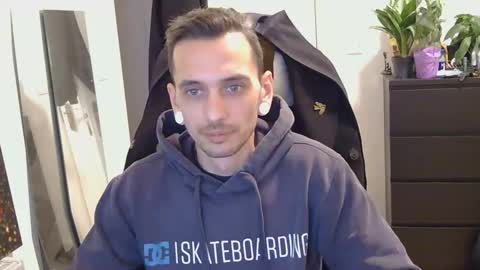 Snapshot of georgek0011 chatting on December 2, 2025, 2:06 am georgek0011 online show from December 2, 2025, 2:06 am