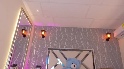    online show from September 12, 2025, 12:38 pm