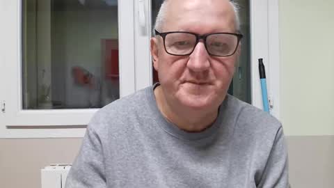 gerardlp131313 online show from November 19, 2025, 8:42 pm