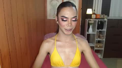 Sidneymorens online show from October 24, 2025, 1:46 am