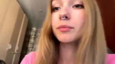 Sophie online show from June 17, 2026, 4:15 am
