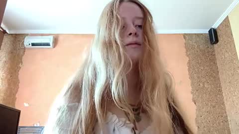 Snapshot of gertrudisturbe chatting on May 19, 2026, 11:22 pm Kate online show from May 19, 2026, 11:22 pm