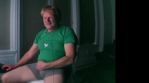 Snapshot of gethyn chatting on December 9, 2024, 6:01 am Gethyn online show from December 9, 2024, 6:01 am