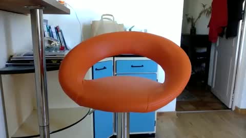 ghets2083 online show from April 25, 2026, 8:28 am