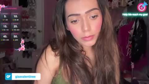 Gia online show from November 4, 2025, 1:05 am