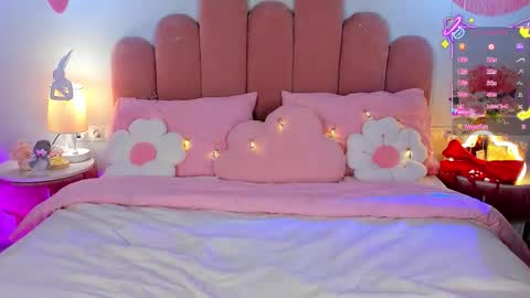 Gia online show from December 1, 2025, 1:27 pm