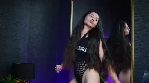  Gia  online show from November 8, 2025, 8:51 pm