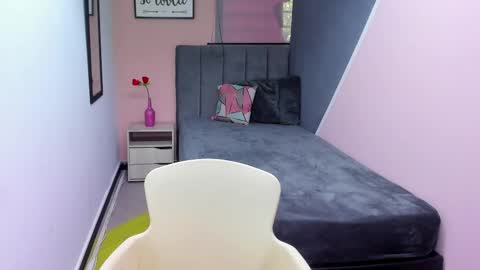 G I A  FOX online show from February 19, 2025, 12:33 pm