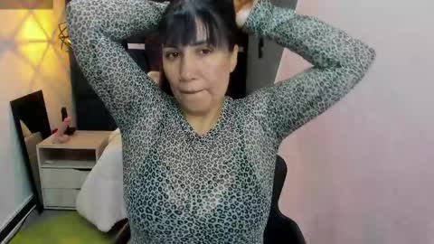 G I A  FOX online show from October 19, 2025, 1:01 pm