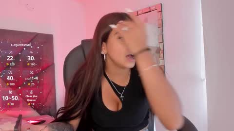 Gia  online show from December 15, 2025, 5:28 pm