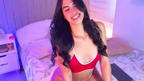 Snapshot of giaglowing chatting on October 4, 2025, 9:35 pm GIA online show from October 4, 2025, 9:35 pm