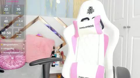 Snapshot of gianinalewis chatting on March 10, 2026, 10:04 pm Gianina online show from March 10, 2026, 10:04 pm