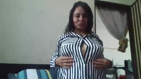 Snapshot of gianna165909 chatting on January 1, 2025, 5:55 pm gianna165909 online show from January 1, 2025, 5:55 pm