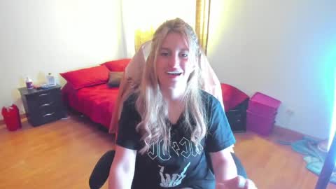 GiaRoussel online show from April 6, 2026, 2:40 pm