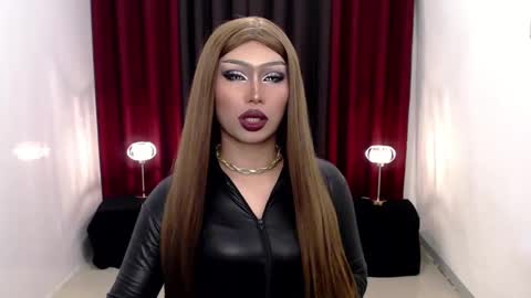 Snapshot of giaxxx01 chatting on December 8, 2024, 11:51 pm Gia X online show from December 8, 2024, 11:51 pm