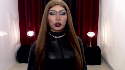 Snapshot of giaxxx01 chatting on December 9, 2024, 3:07 am Gia X online show from December 9, 2024, 3:07 am