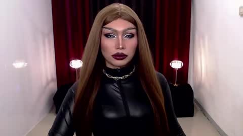 Snapshot of giaxxx01 chatting on December 13, 2024, 2:21 am Gia X online show from December 13, 2024, 2:21 am