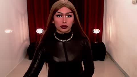 Snapshot of giaxxx01 chatting on December 20, 2024, 7:44 am Gia X online show from December 20, 2024, 7:44 am