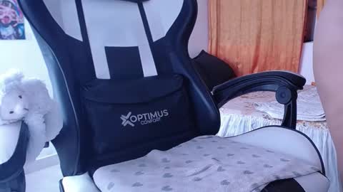 Snapshot of gigi_queens chatting on October 3, 2025, 4:59 pm gigi online show from October 3, 2025, 4:59 pm