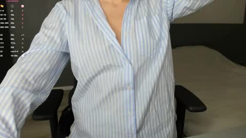 gigihadd online show from October 26, 2025, 3:51 pm