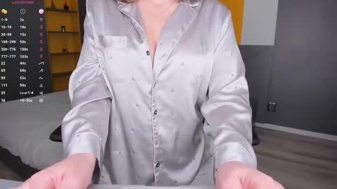 gigihadd online show from February 12, 2026, 2:12 pm