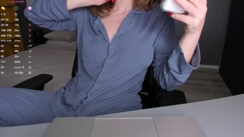 gigihadd online show from March 26, 2026, 3:39 pm