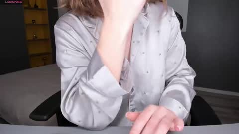 gigihadd online show from April 21, 2026, 1:17 pm