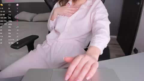 gigihadd online show from April 25, 2026, 1:14 pm