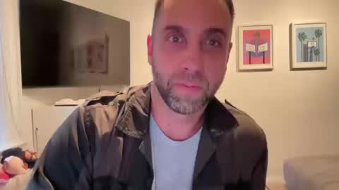 Snapshot of gilber10101 chatting on October 19, 2025, 7:47 pm gilber10101 online show from October 19, 2025, 7:47 pm