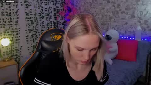 Snapshot of gina_lovelyy chatting on June 24, 2026, 2:54 am Gina online show from June 24, 2026, 2:54 am