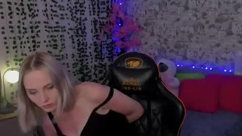 Snapshot of gina_lovelyy chatting on July 8, 2026, 2:16 am Gina online show from July 8, 2026, 2:16 am