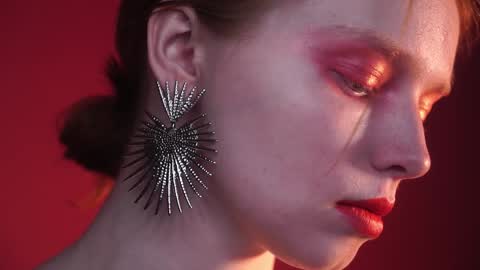        im expecting 350 thumbs up on my altar   online show from January 8, 2025, 10:06 pm