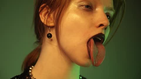        im expecting 350 thumbs up on my altar   online show from February 26, 2025, 1:11 am