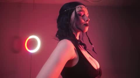        im expecting 350 thumbs up on my altar   online show from October 1, 2025, 10:16 pm