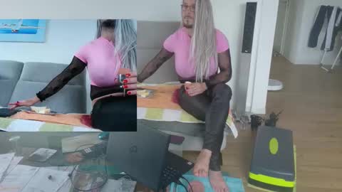 Snapshot of gingerpink1911 chatting on November 24, 2025, 10:15 am GingerPink online show from November 24, 2025, 10:15 am