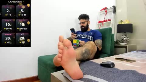 gio_lorenz online show from October 15, 2025, 1:22 pm