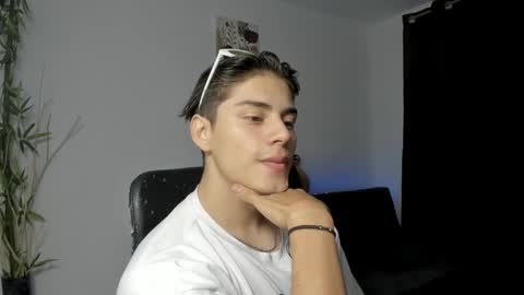 Snapshot of gio_russo chatting on December 2, 2024, 9:28 pm GioRusso online show from December 2, 2024, 9:28 pm