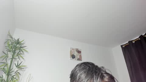 Snapshot of gio_russo chatting on January 4, 2025, 8:27 pm GioRusso online show from January 4, 2025, 8:27 pm