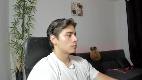 Snapshot of gio_russo chatting on January 13, 2025, 1:23 am GioRusso online show from January 13, 2025, 1:23 am