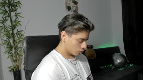 Snapshot of gio_russo chatting on January 30, 2025, 2:15 pm GioRusso online show from January 30, 2025, 2:15 pm