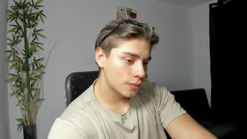 Snapshot of gio_russo chatting on February 9, 2025, 4:14 am GioRusso online show from February 9, 2025, 4:14 am