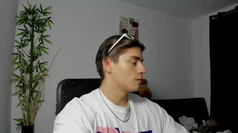 Snapshot of gio_russo chatting on February 16, 2025, 11:16 pm GioRusso online show from February 16, 2025, 11:16 pm