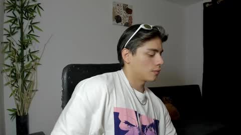 Snapshot of gio_russo chatting on February 18, 2025, 5:53 am GioRusso online show from February 18, 2025, 5:53 am