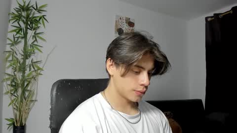 Snapshot of gio_russo chatting on February 21, 2025, 2:39 am GioRusso online show from February 21, 2025, 2:39 am