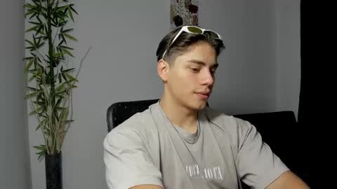 Snapshot of gio_russo chatting on February 28, 2025, 4:20 pm GioRusso online show from February 28, 2025, 4:20 pm