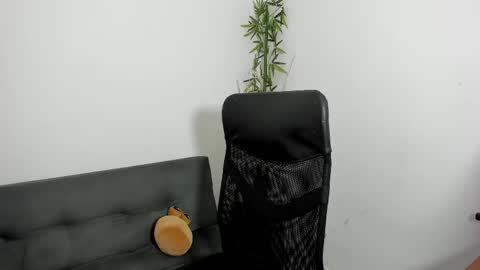 Snapshot of gio_russo chatting on March 9, 2025, 4:44 pm GioRusso online show from March 9, 2025, 4:44 pm