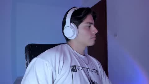 Snapshot of gio_russo chatting on October 4, 2025, 9:35 pm GioRusso online show from October 4, 2025, 9:35 pm