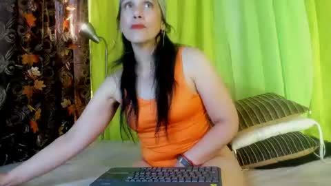 Snapshot of girasol_walton chatting on July 14, 2026, 1:39 pm Girasol Walton online show from July 14, 2026, 1:39 pm