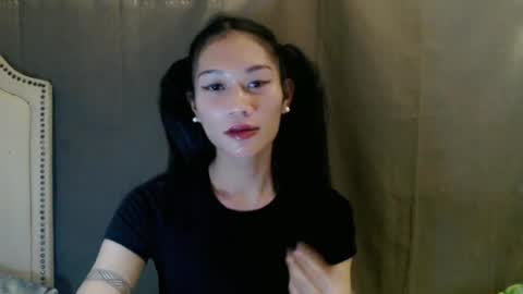 Vanessa online show from June 25, 2026, 6:29 am
