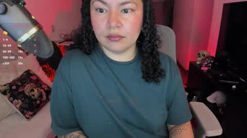 girl_inline online show from October 14, 2025, 1:50 am